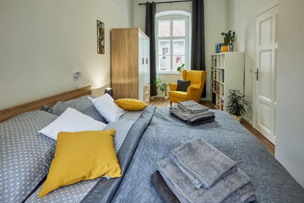 Varfal Apartman Sopron Bagian luar foto